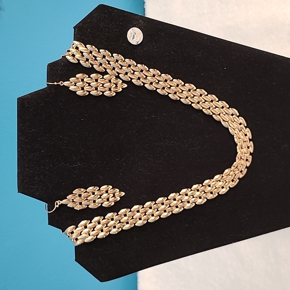 Costume Jewelry Matching Earrings & Necklace